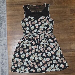 🔴2/$15 Nameless Floral Dress With Mesh Accent
